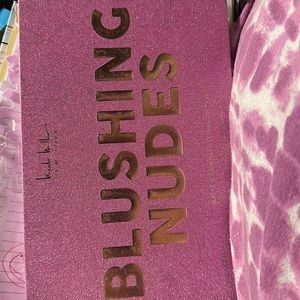 Nicole miller blushing eyeshadow palette